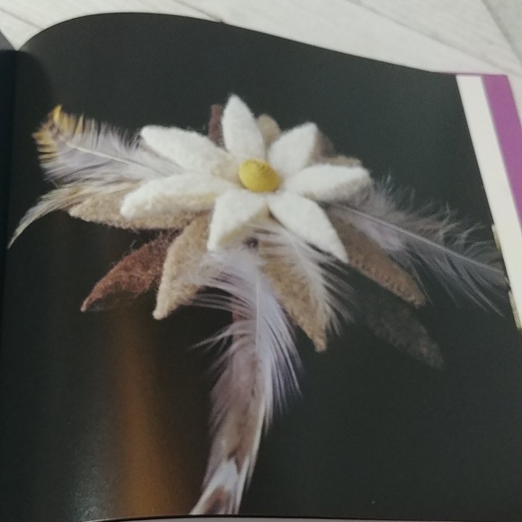 Knitted Flowers Book - Picture 2 of 8